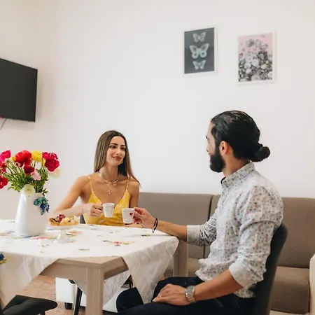 The Nest - - Bed and Breakfast Πεσκάρα