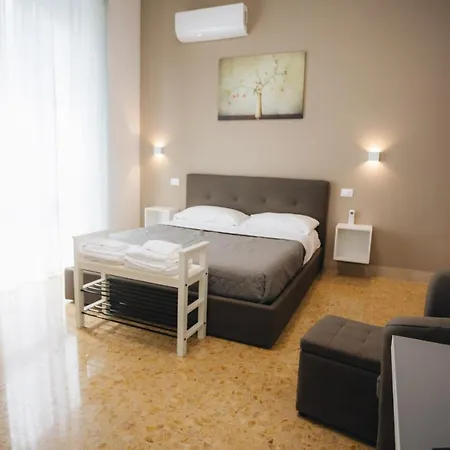 The Nest - - Bed & Breakfast Pescara